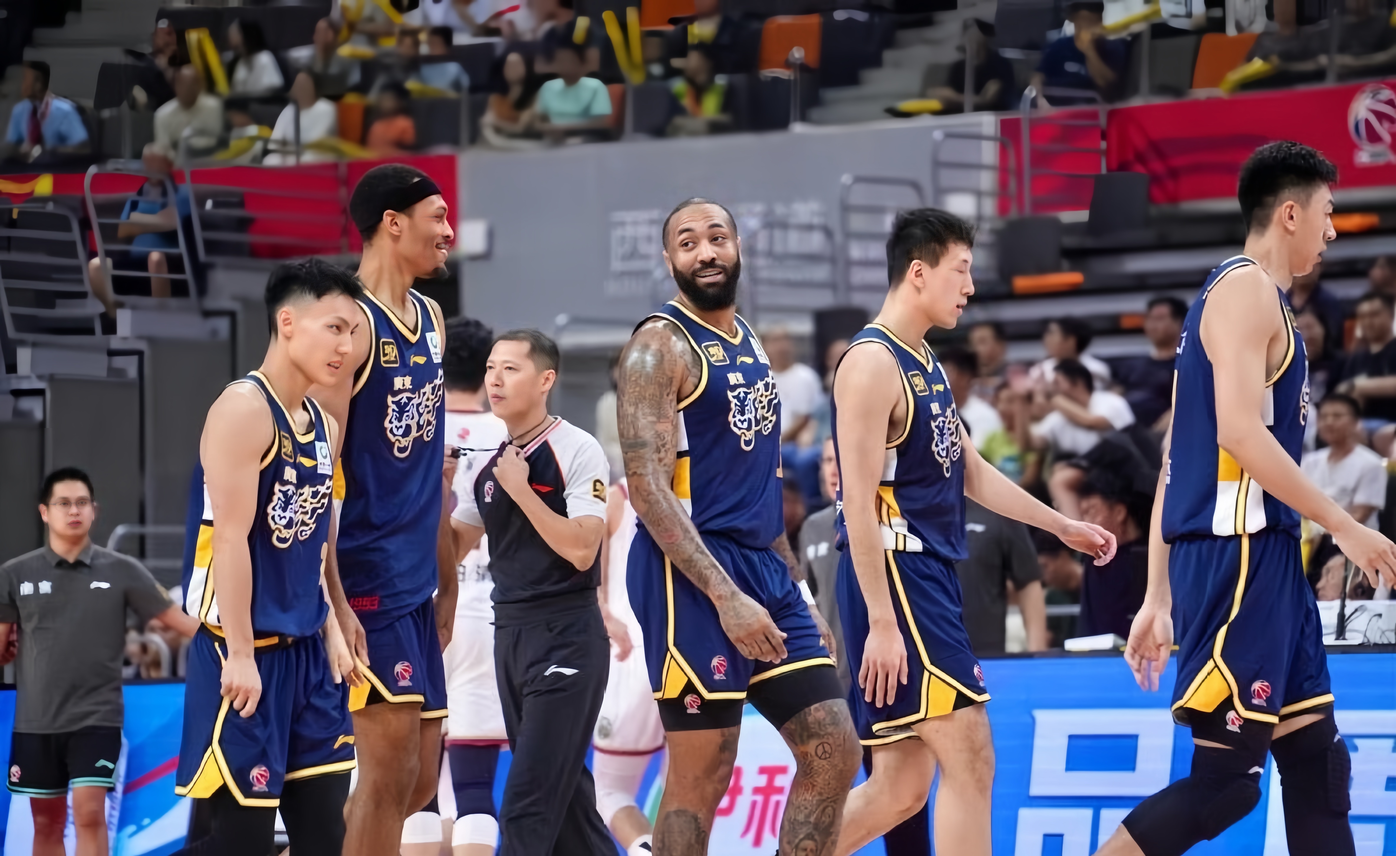 关于国际比赛日上海久事调整名单以备CBA常规赛，迎来里程碑环节打磨，气氛紧张，训练强度明显提升的信息