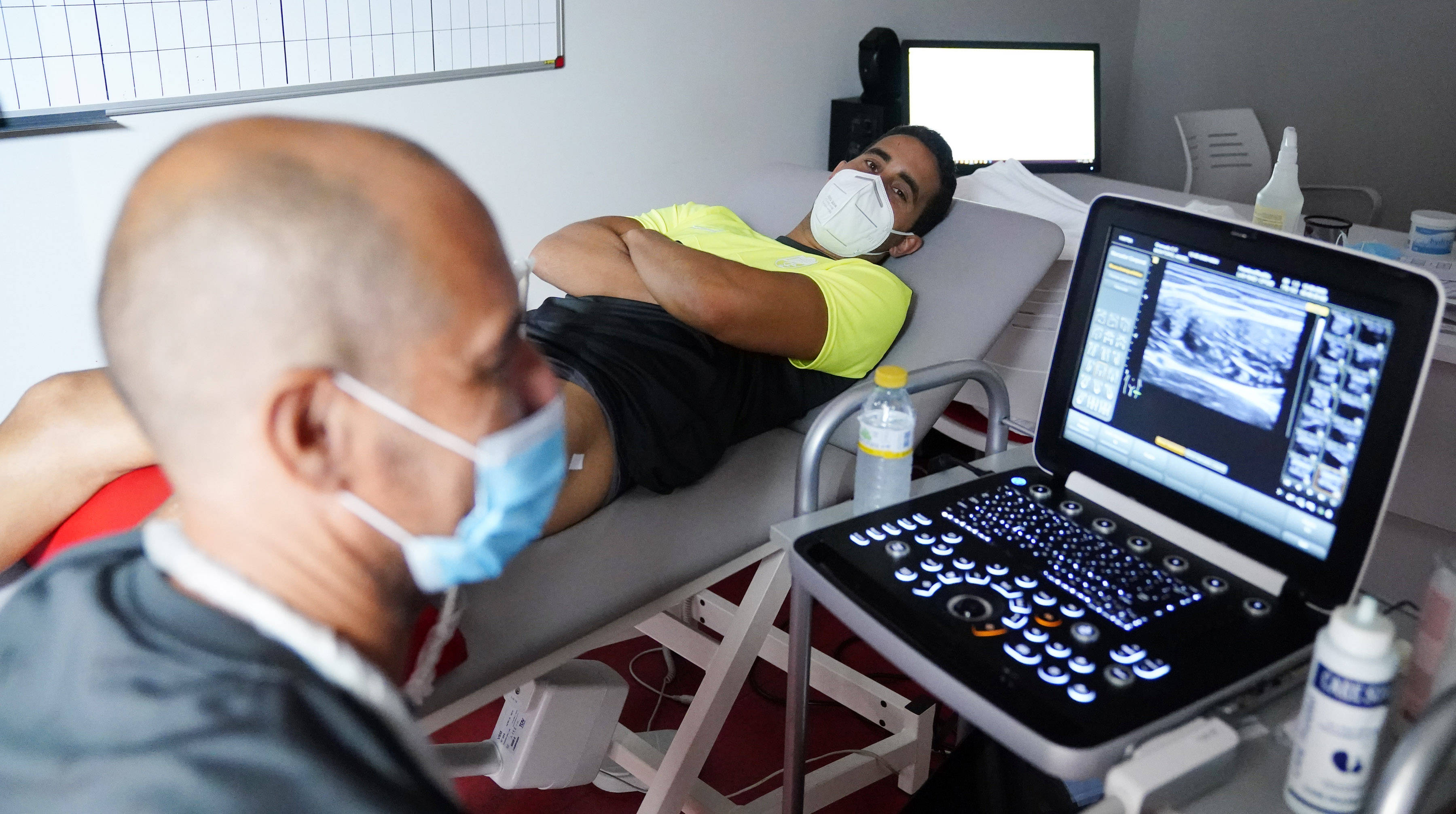 西甲倒计时，夏洛特黄蜂清晨完成体检，细节引发关注，震撼外界，资深球员宣示担当的简单介绍